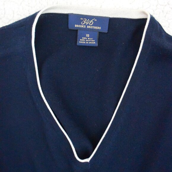 *346 Brooks Brothers" Silk & Cotton - Navy Blue Piping V-Neck Sweater - size XS - Picture 2 of 3